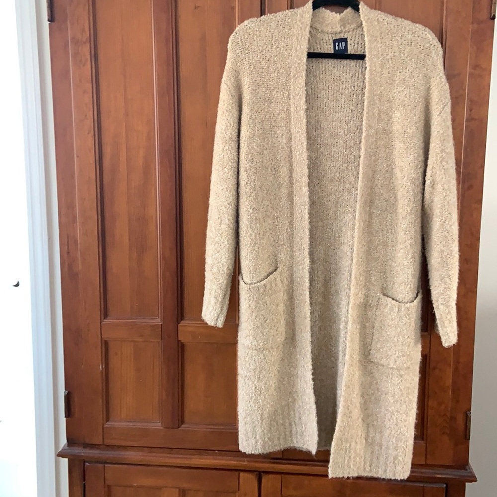 GAP warm comfy long cardigan! Size XS. Tan color